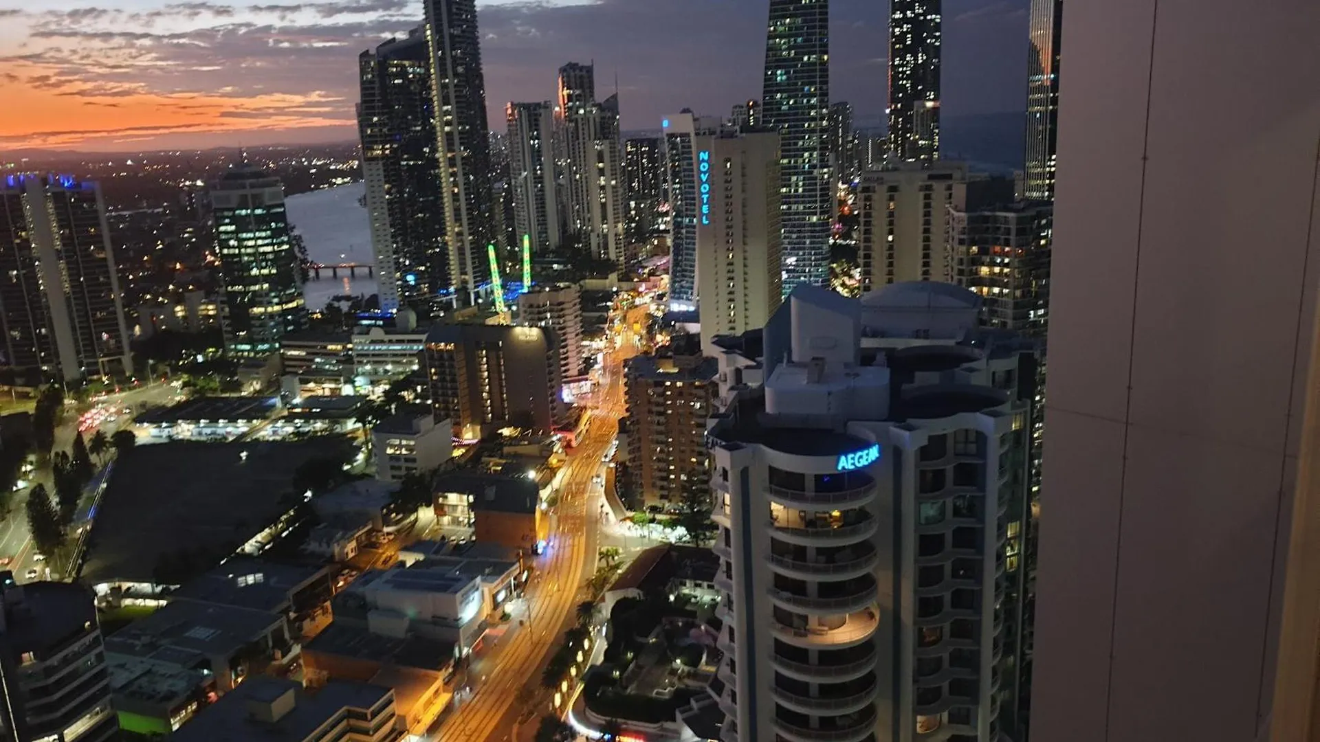 L36 Skyline View Lux And Modern Apt At Q1 Resort 2Br 1B 1C Gold Coast Australia